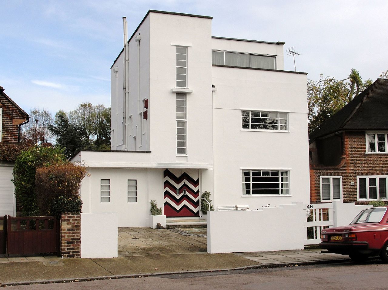 лондонA_Bauhaus_design_House_in_St_Margarets_-_panoramio.jpg