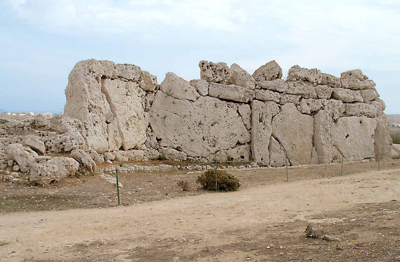 мальта 1280px-Ggantija_mur.jpg
