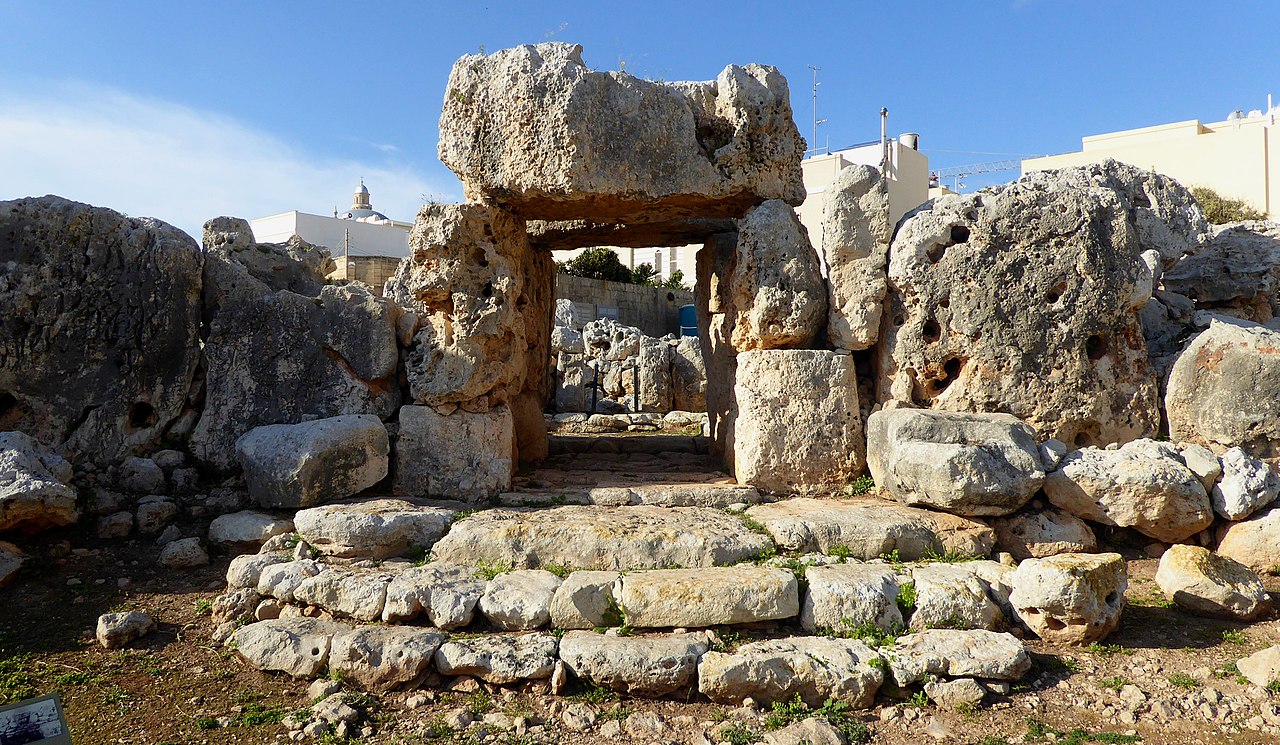 мальтв1280px-Entrance_to_the_southern_Ta'_Ħaġrat_Temple.jpg