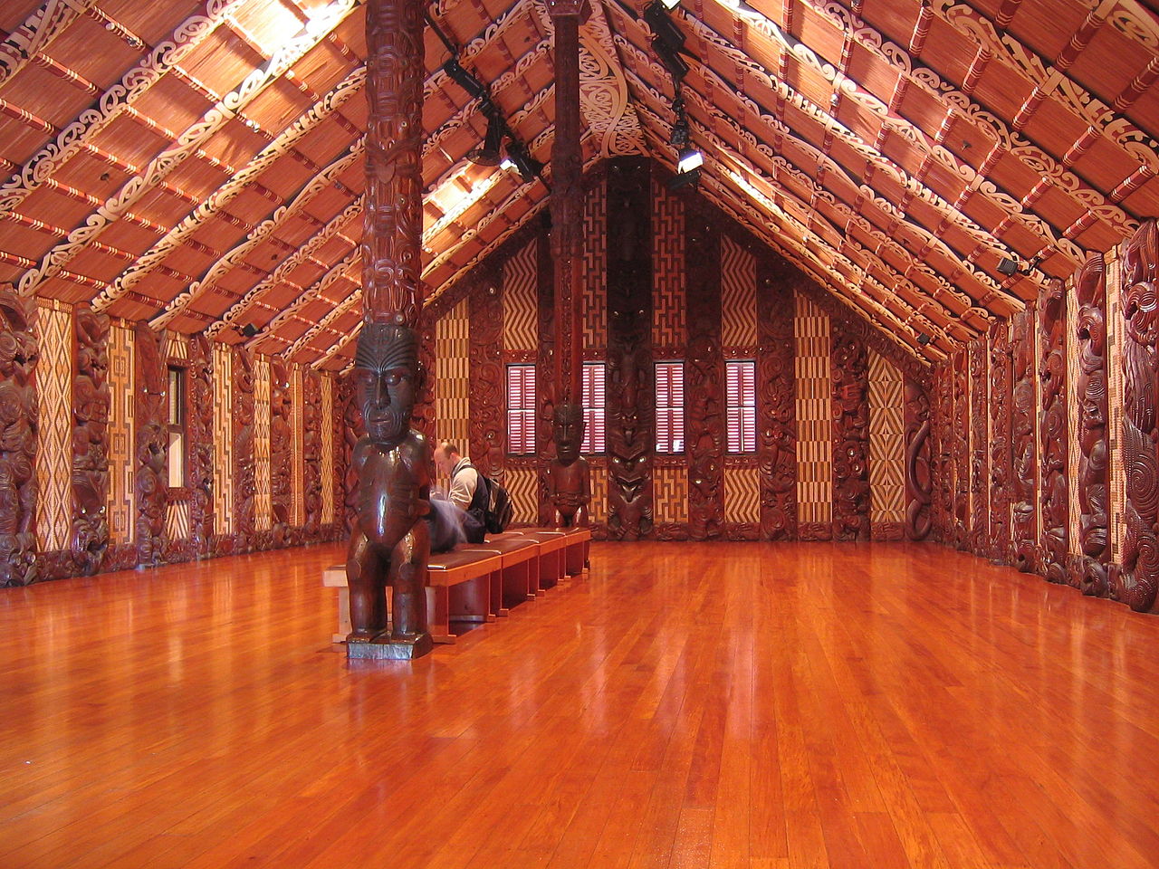 маори 1280px-Waitangi-Meeting-House-interior.jpg