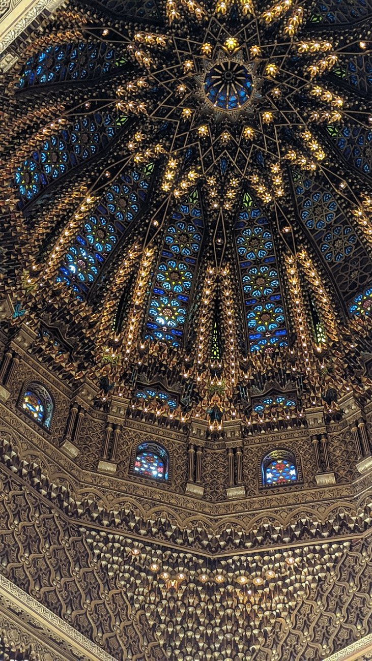 марок Mausoleum_of_Mohammed_V_Rabat_Morocco_120205_(49678812088).jpg