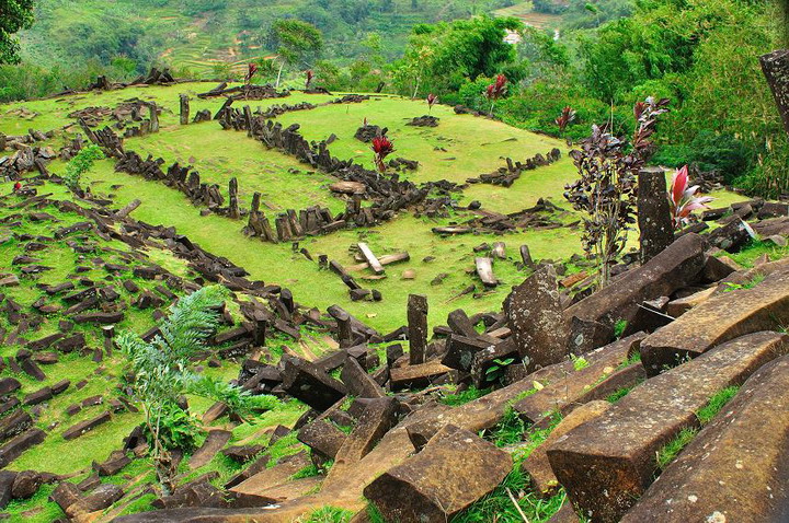 мегалит явы  гунунг паданг eac28567dba7d0d46d639303663b2f68_gunung-padang.jpg