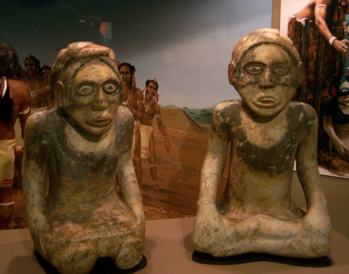 миссипEtowah_statues_HRoe_2007.jpg