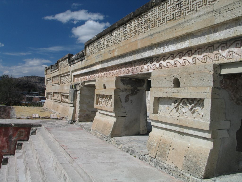 митлаdvorets_kolonn_mitla_meksika.jpg