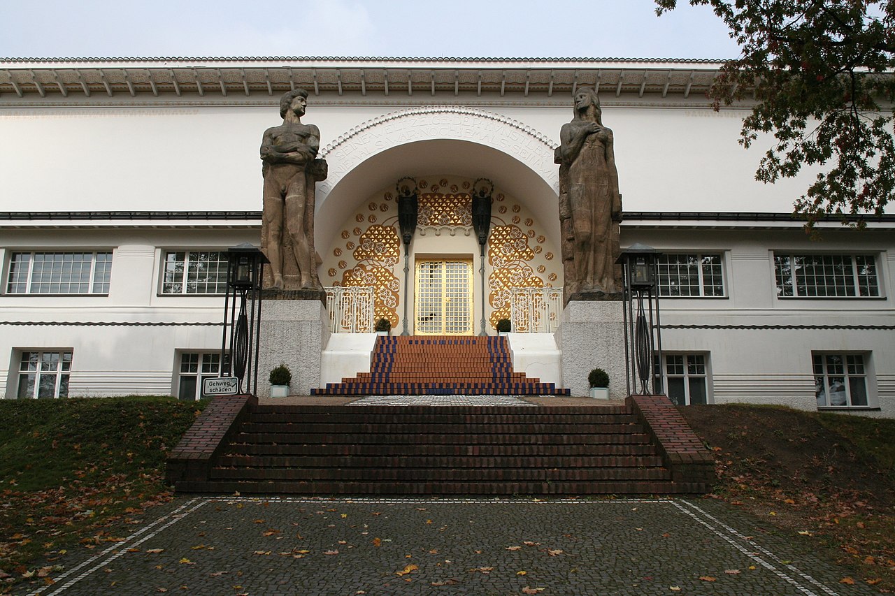 музей1280px-DA-Ernst_Ludwig_Haus1.jpg