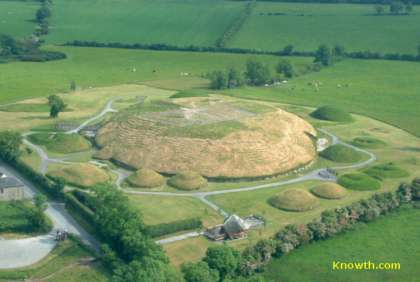 наутyfenaerial-knowth.jpg