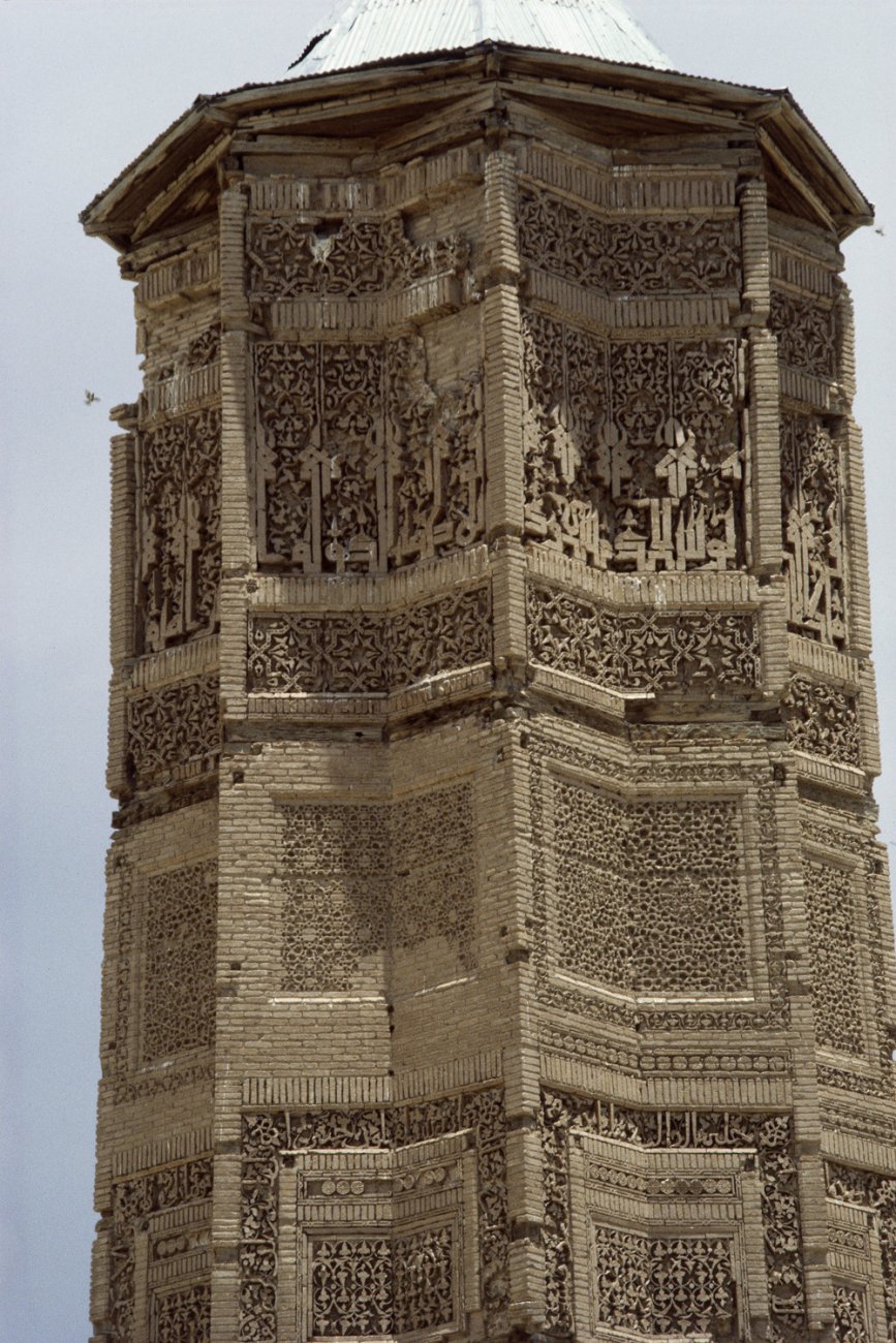 нач 12 в ГазнаMasud-3.s-minaret_-Ghazna_-Afghanistan.-L_C.jpg