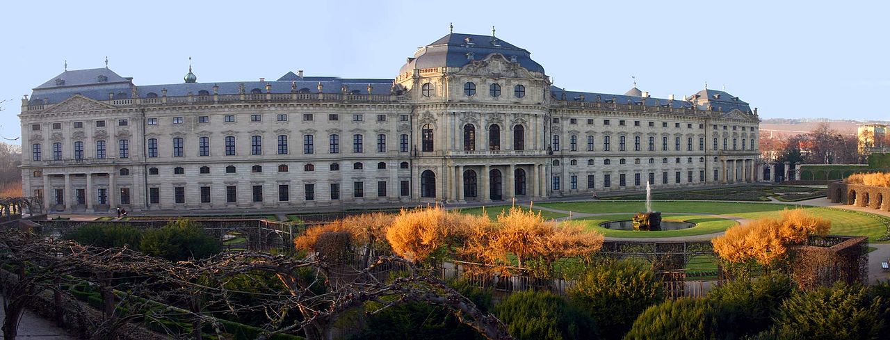нейман-Residenz_Wuerzburg_Hofgarten.jpg