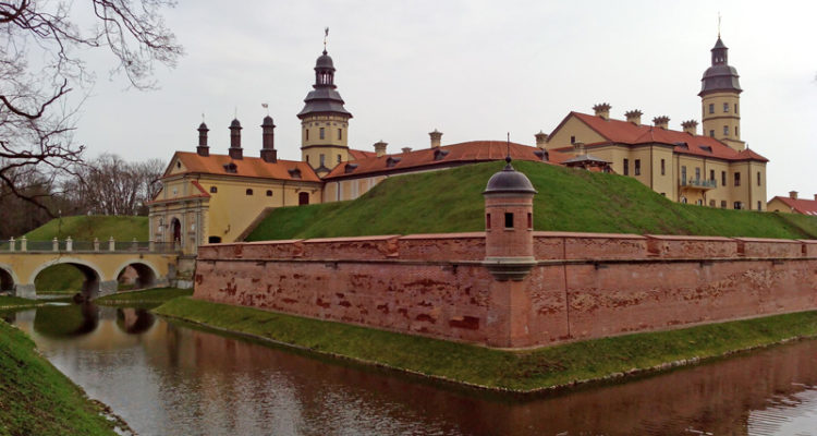 несвиж min-belarus-zamok-radzivillov-v-nesvizhe-750x400.jpg