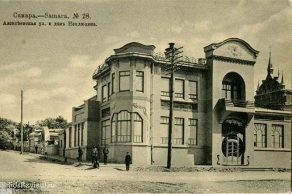 нехлюдина modern_na_samarskih_ulicah_ekskursiya_muzey_moderna_samara.jpg