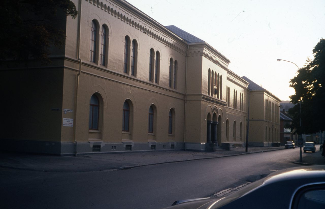 норвVitenskapsmuseet_i_Erling_Skakkes_gate_47b_(ca._1970_-_1990)_(16083334138).jpg