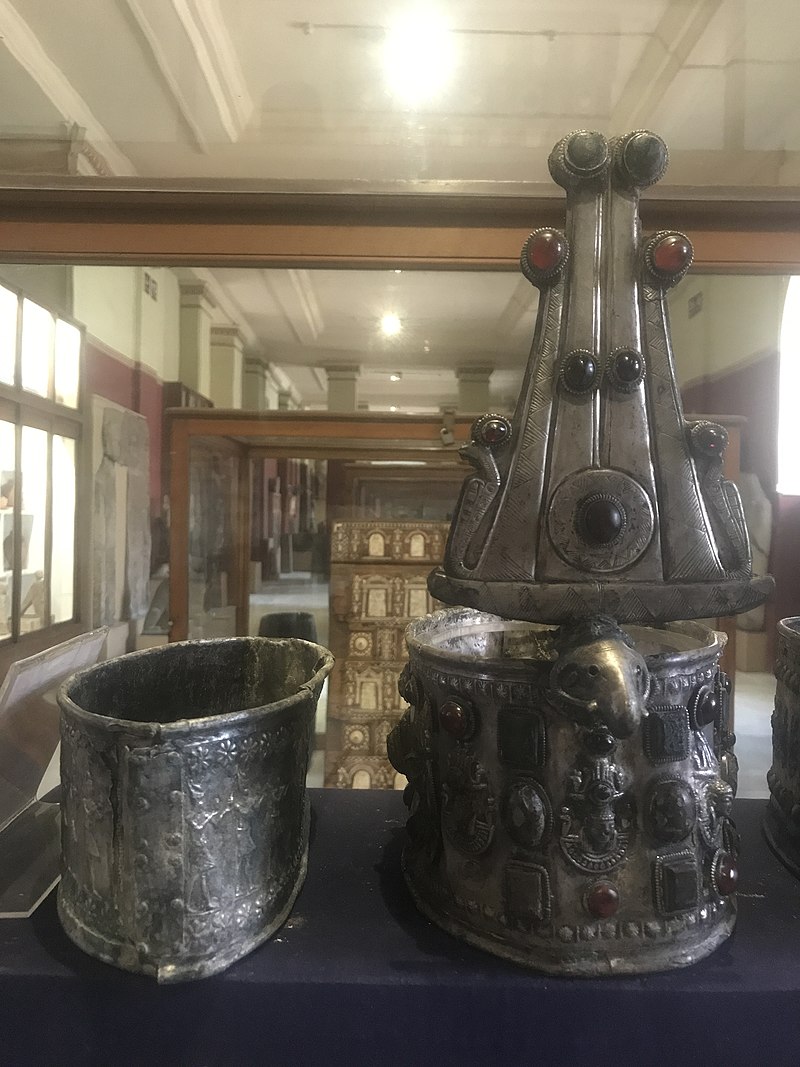 нубия Nubian_crowns_from_Ballana_-_Egyptian_Museum_Cairo_01.jpg