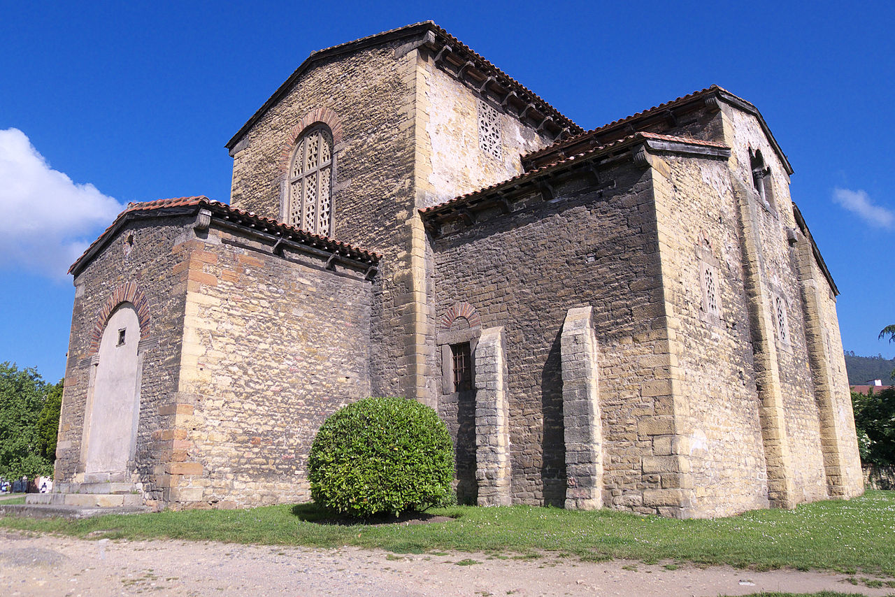 овьедо 1280px-Arte_prerrománico_asturiano.jpg