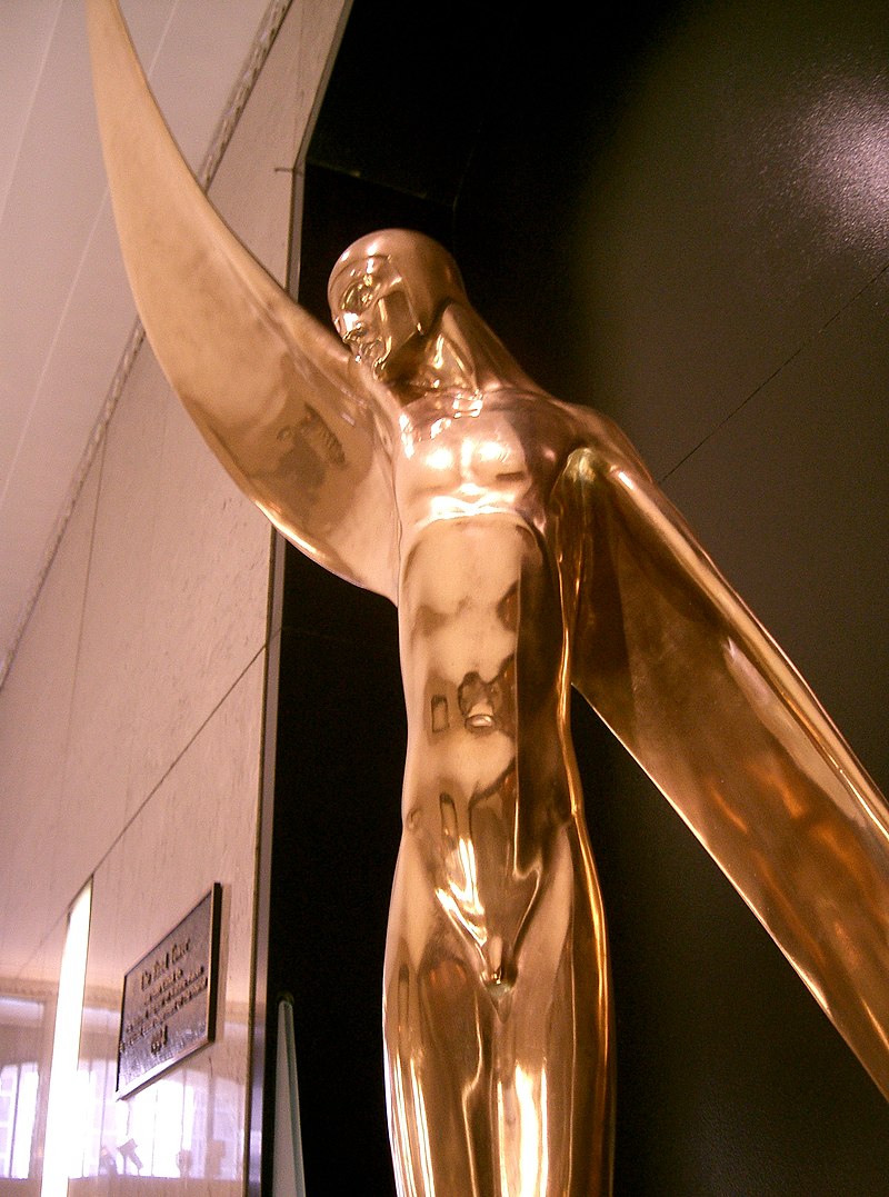 оскар хансен800px-Wings_Sculpture.jpg