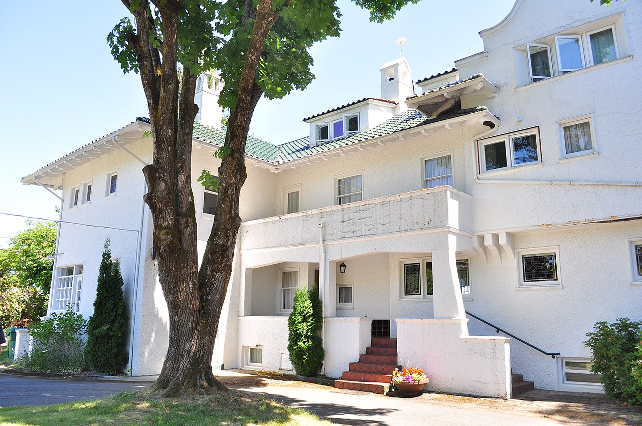 особняк Денни 1907 1280px-Lochkelden_09_-_west_facade.jpg