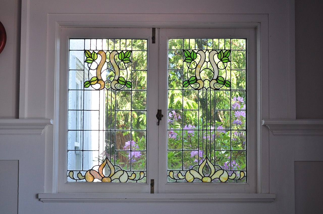 особняк денни 1280px-Lochkelden_17_-_window_on_north_side_of_dining_room.jpg