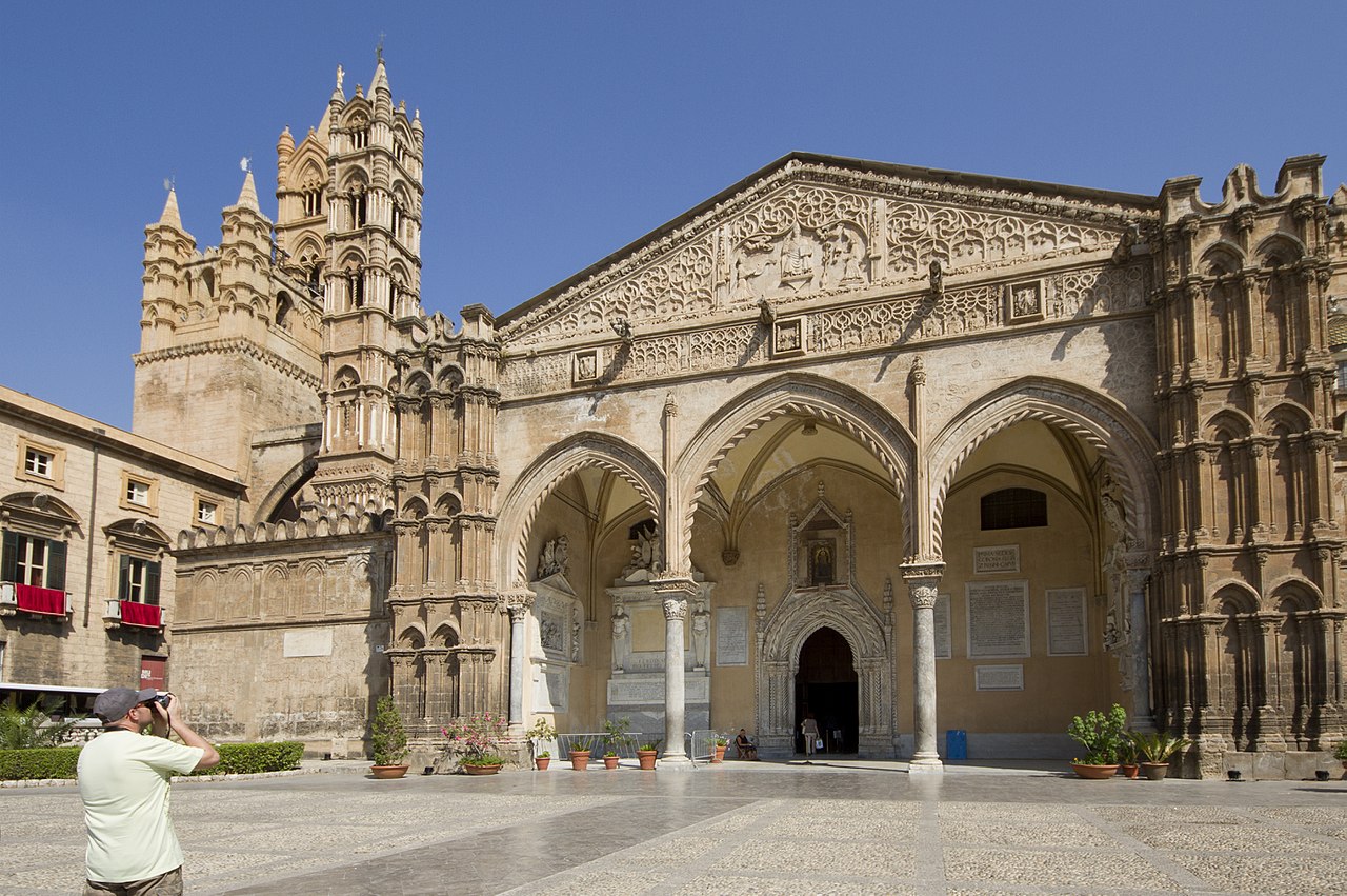палермо1280px-Cattedrale_di_Palermo_-_panoramio_(1).jpg