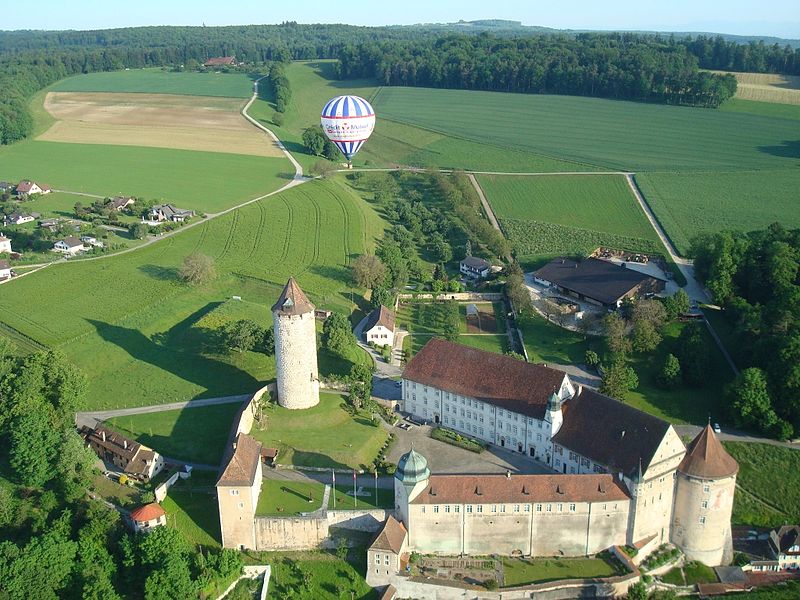 поррантрюи800px-230-Porrentruy-château.JPG