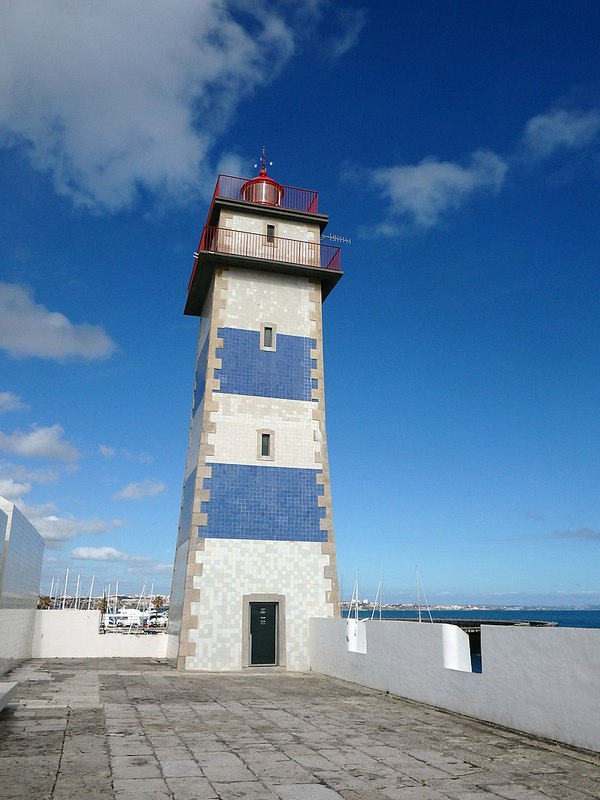 прт800px-Cascais,_coastal_town_(27831543137).jpg