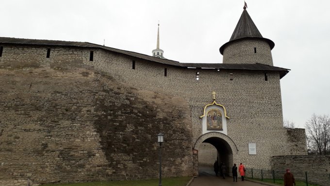 псков1544720464_vhod-v-krom_-velikaja-bashnja.jpg
