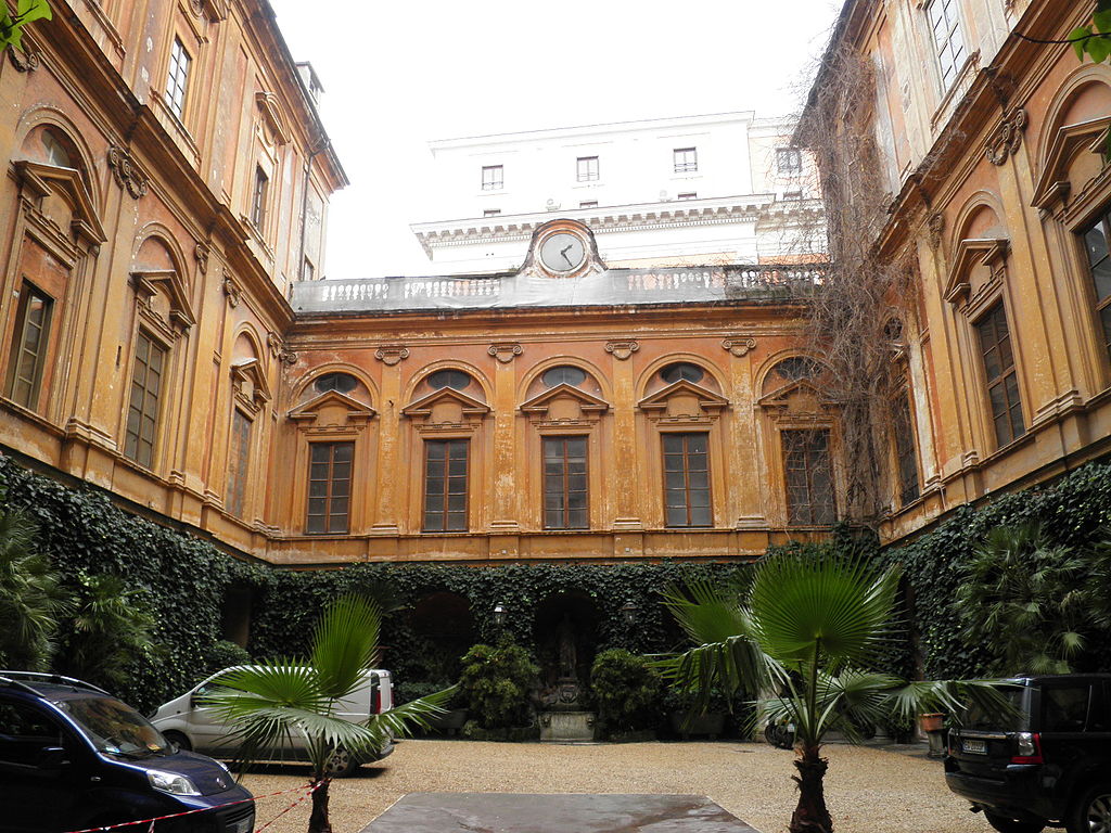 римCastro_Pretorio_-_pal_Albani_del_Drago_-_cortile_P1040012.JPG