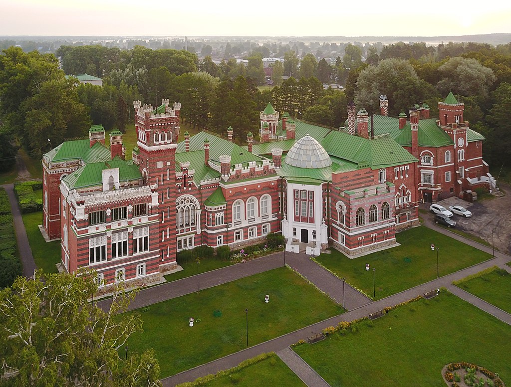 рино 1024px-Замок_Шереметева_с_высоты_птичьего_полёта.jpg