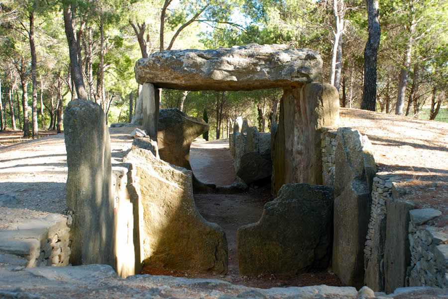 руссильон Dolmen_de_fades_looking_SE.jpg