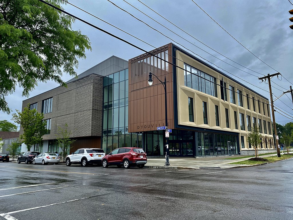 сшаHealth_Professions_Hub,_D'Youville_College,_Buffalo,_New_York_-_20210618.jpg
