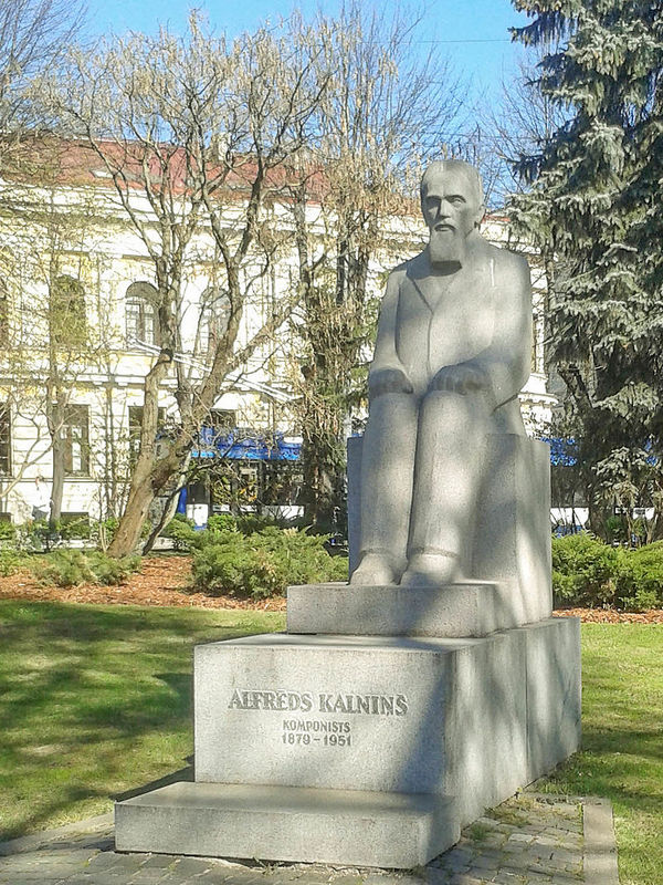 теодор залькальн800px-Piemineklis_Alfrēdam_Kalniņam.jpg