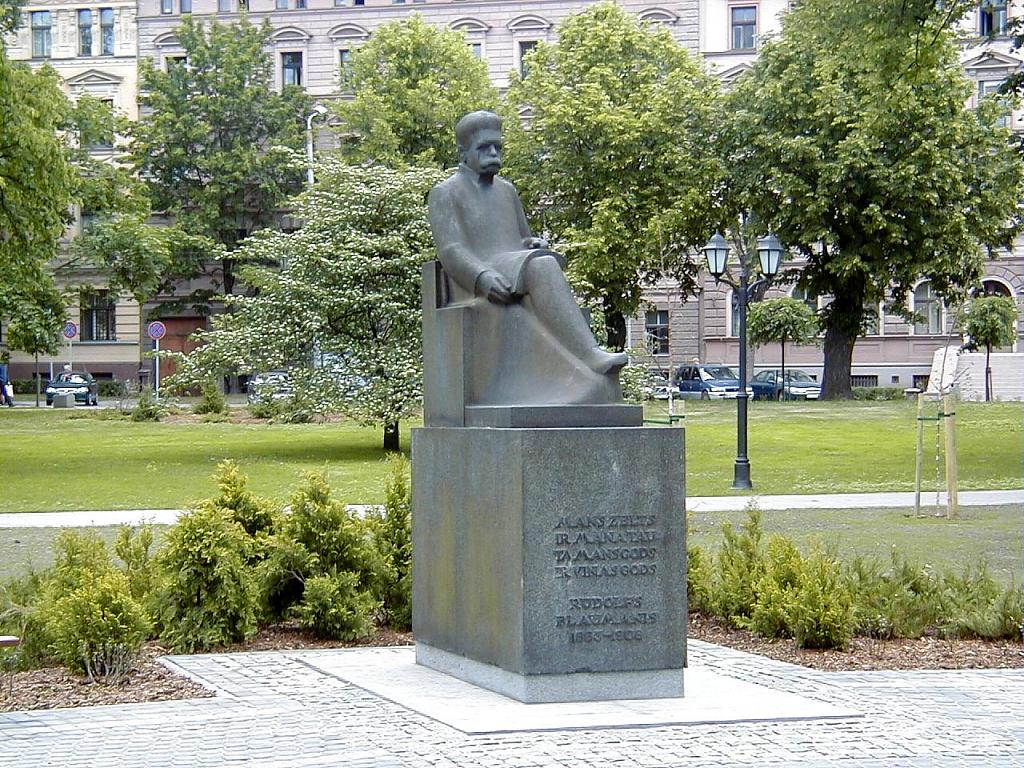 теодор залькальнRīga,_R.Blaumaņa_piemineklis_2002-05-27_-_panoramio.jpg