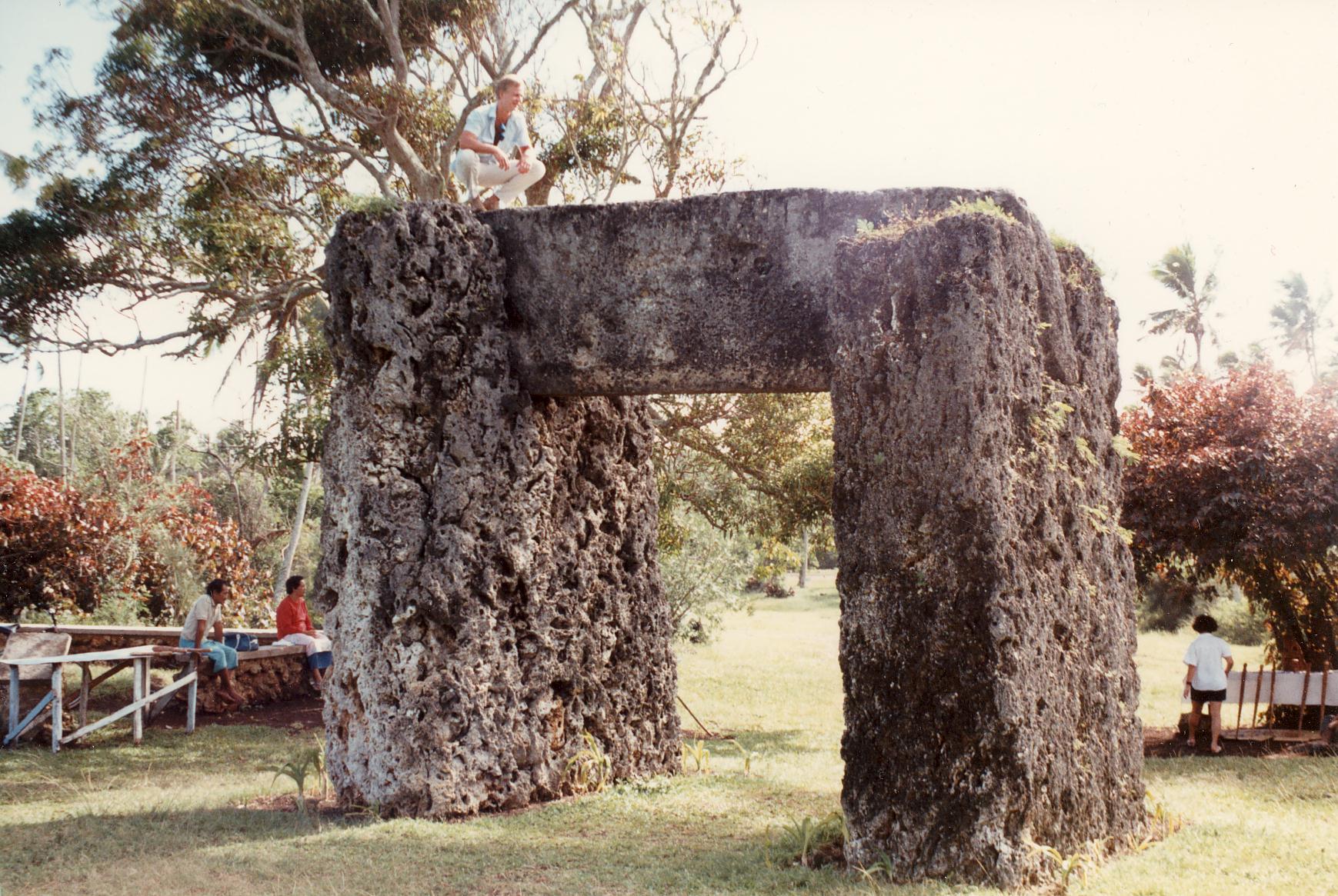 тонга 1200 TO-Haamonga_A_Maui.JPG