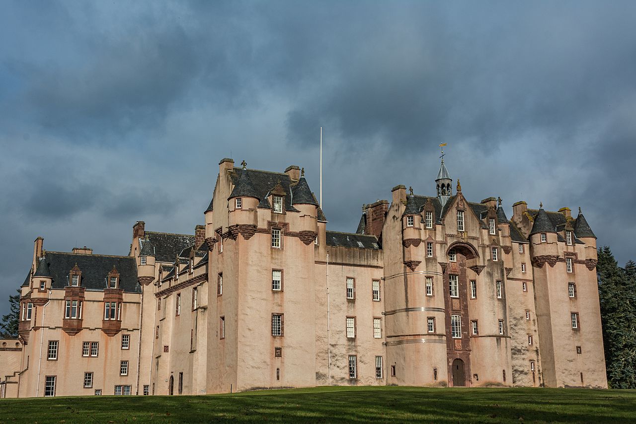 фиви 13-19 в.в основном в 1650 Fyvie_Castle_Edwardian_splendor.jpg
