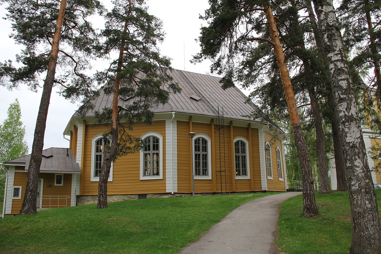 фин1280px-Heinolan_kirkko_01.jpg