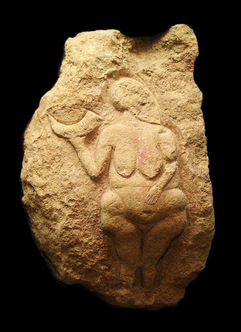 франция 800px-Venus-de-Laussel-vue-generale-noir.jpg