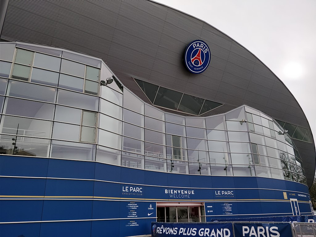 фр 1024px-Entrée_principale_du_Parc_des_Princes.jpg