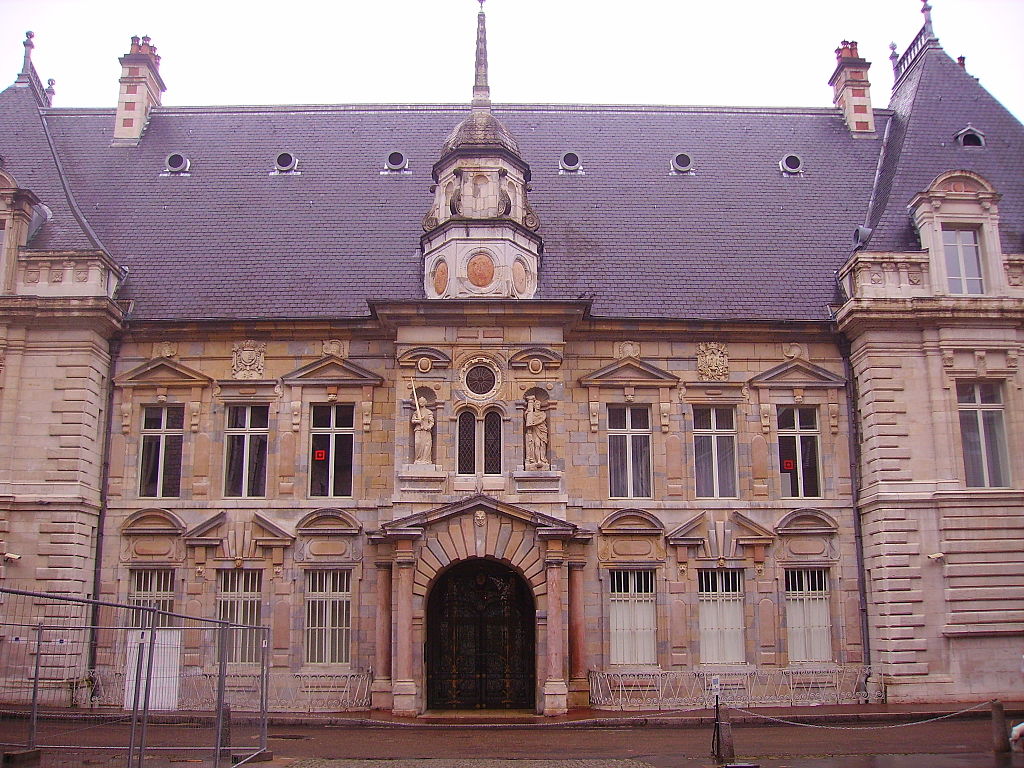 фр1024px-Besancon_Rathaus_2.jpg