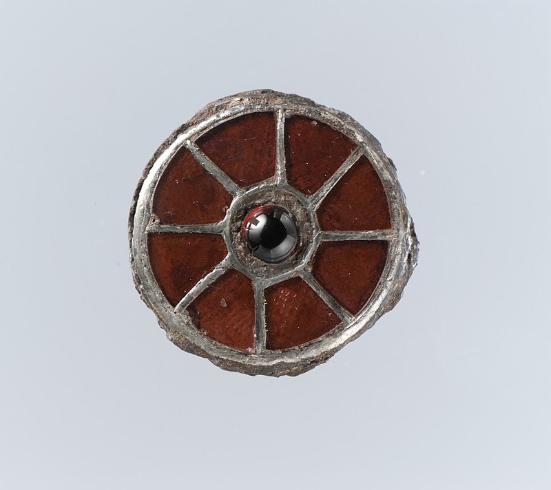 фр800px-Disk_Brooch_MET_DP30112.jpg
