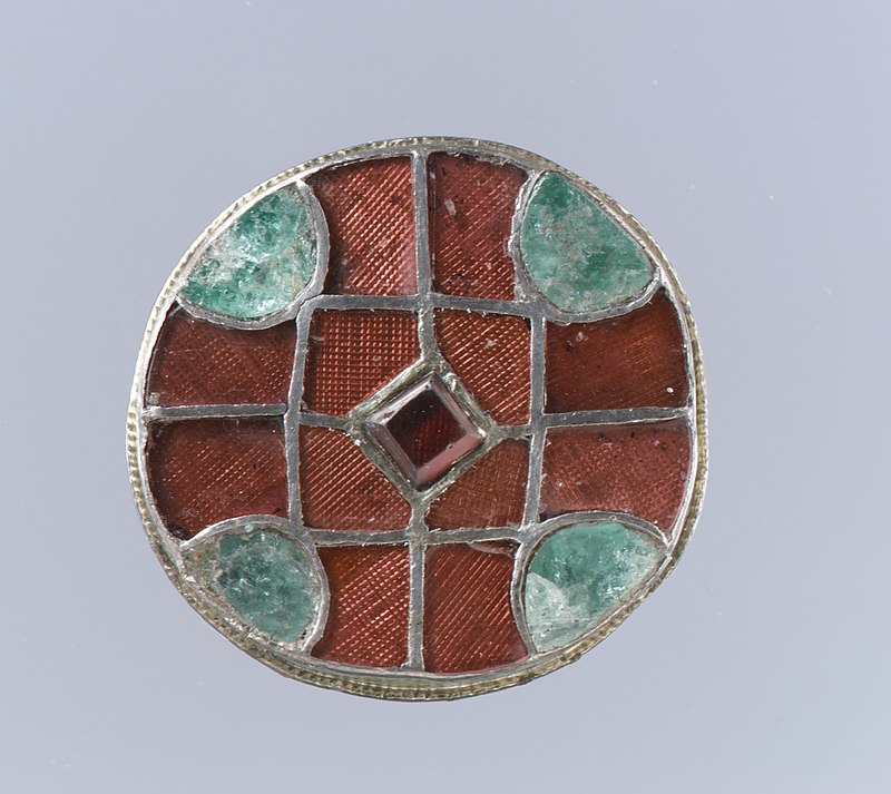 фр800px-Disk_Brooch_MET_DP30121.jpg
