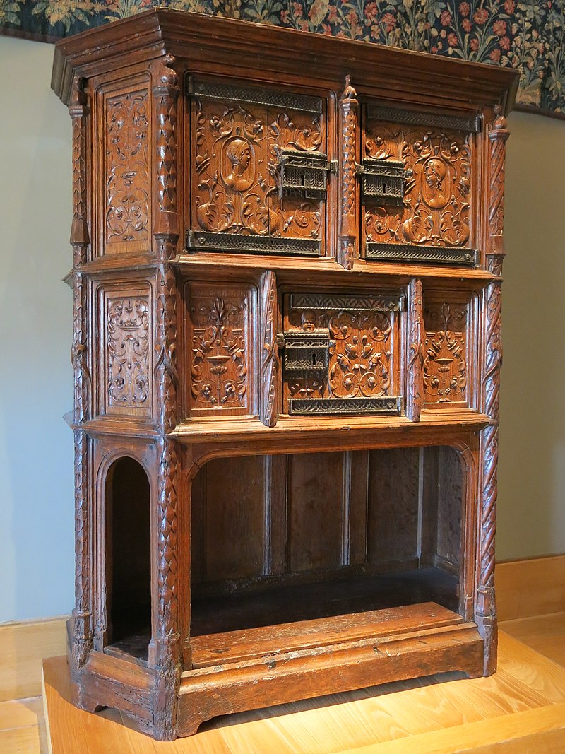 фр800px-Dressoir_(Louvre,_OA_6973).jpg