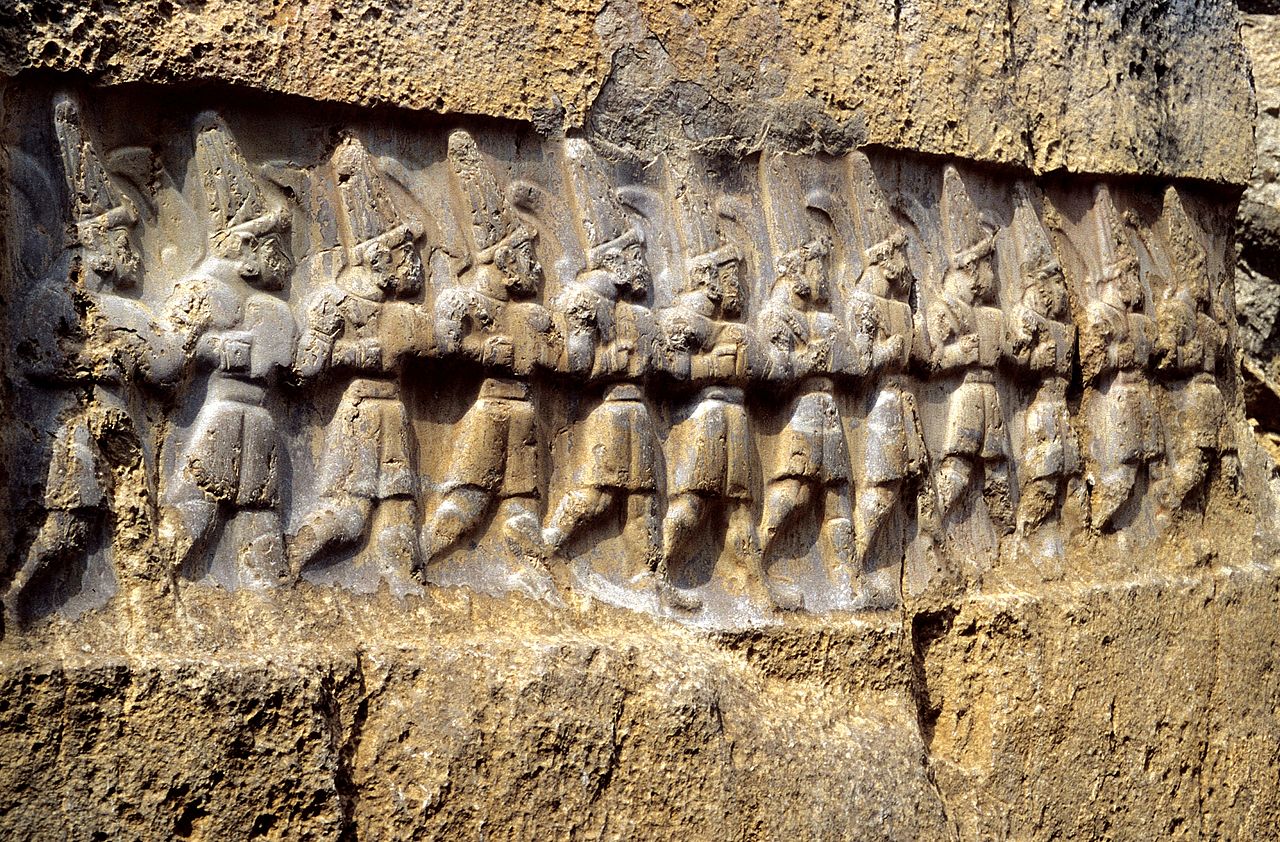 хетты1280px-Yazilikaya_B_12erGruppe.jpg