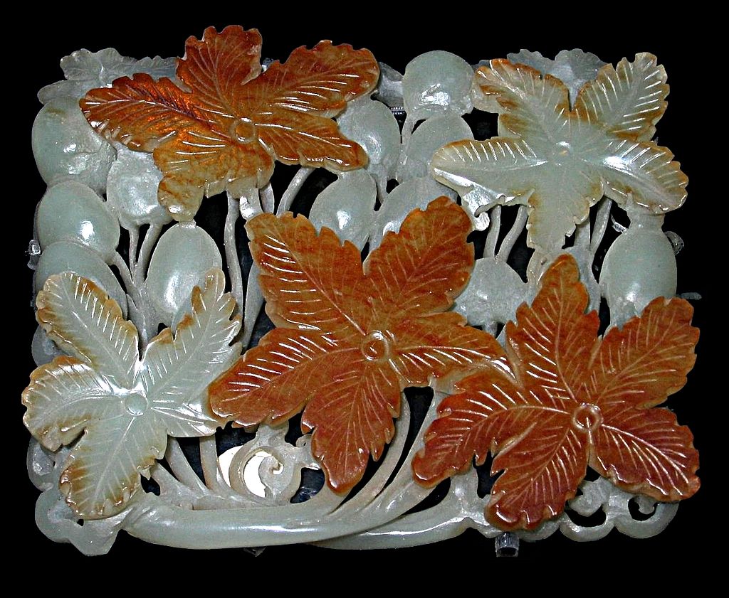 цзиньpx-Jade_ornament_grapes_jin_dynasty_shanghai_museum_2004_07_22.jpg