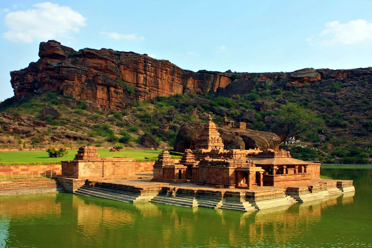 чалукья бадами Bhutanatha_temple_in_Badami,_Karnataka,_India.jpg