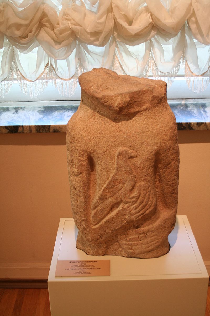 чуйс 9-10 в.Old_turkic_anthropomorphic_stele_in_Hermitage.jpg