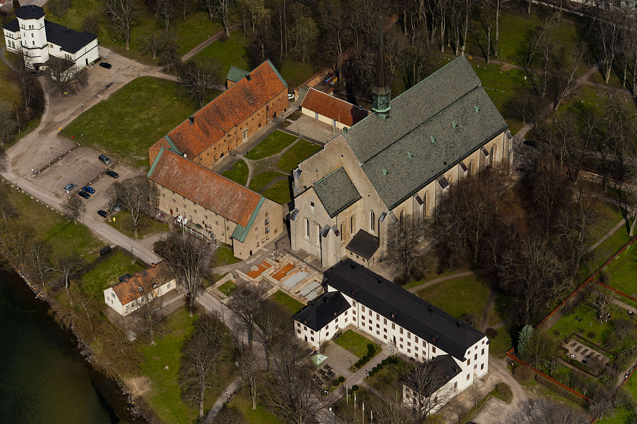 швед Vadstena_Klosterkyrka_från_luften.jpg