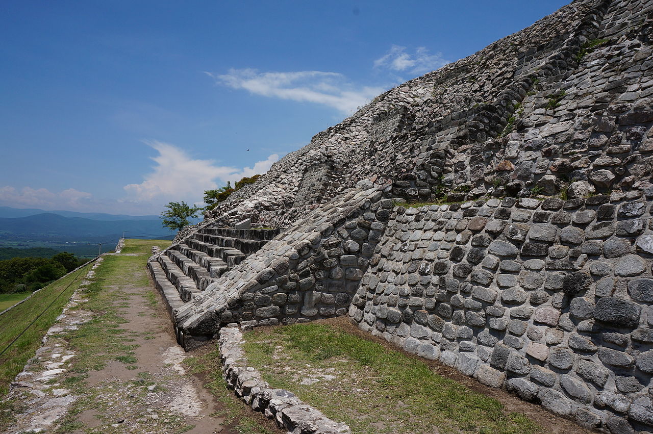 шочикалько1280px-Piramide_Xochicalco..JPG