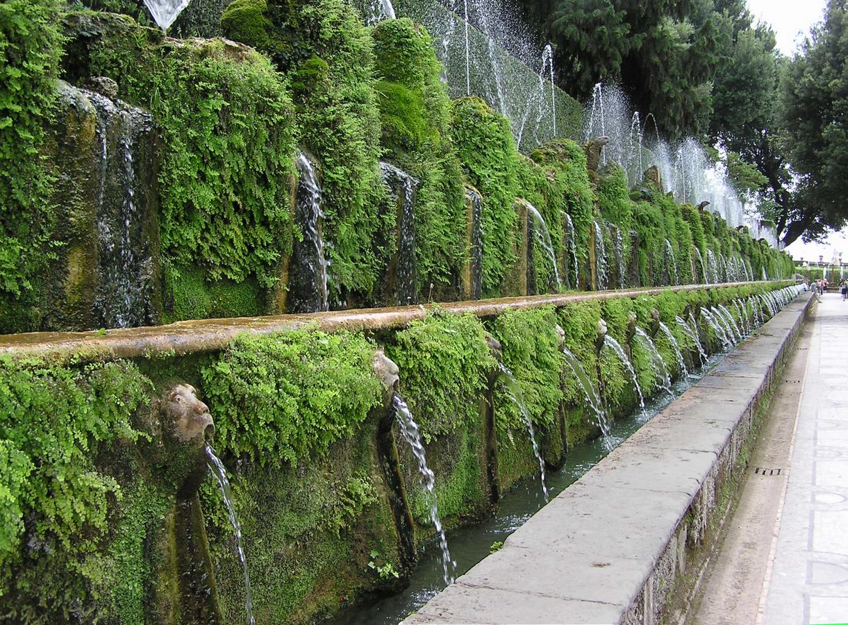эстеOne.hundred.fountain.at.villa.d\'este.arp.jpg