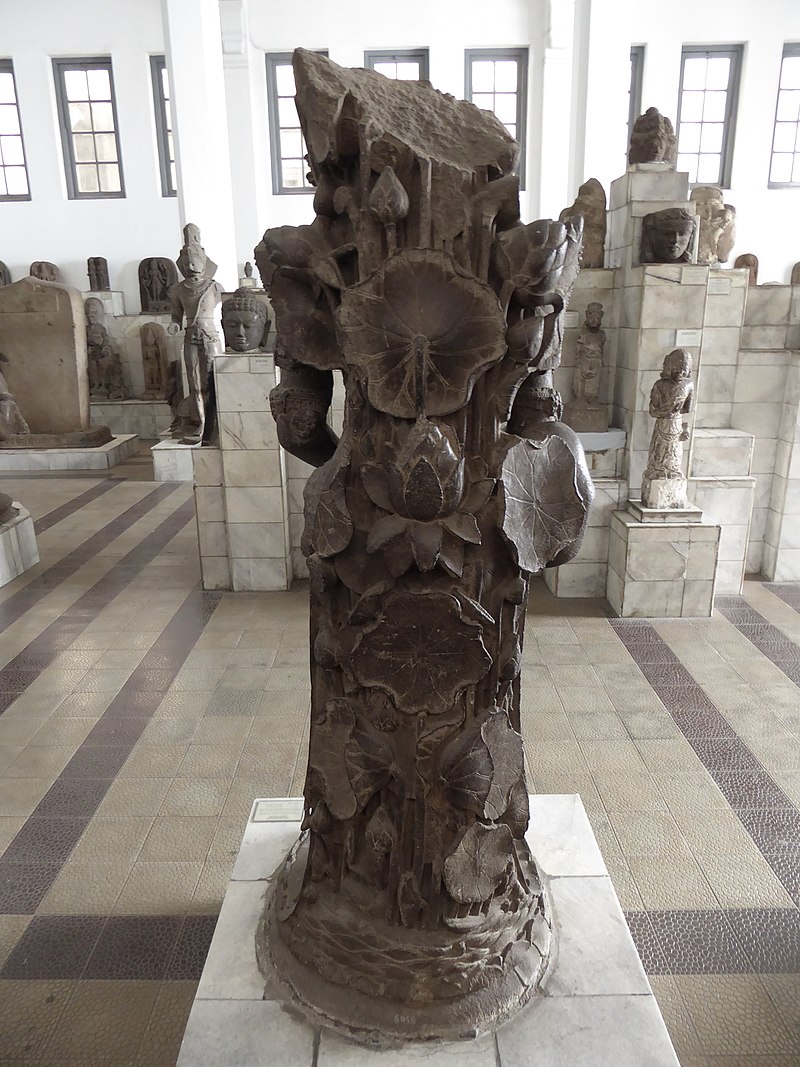 ява 800px-064_Queen_Suhita,_Jebuk,_East_Java,_15th_c_(23407580381).jpg