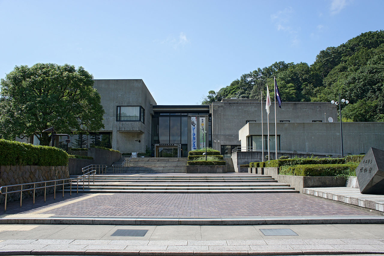 яп1280px-Tottori_prefectural_museum01_1920.jpg