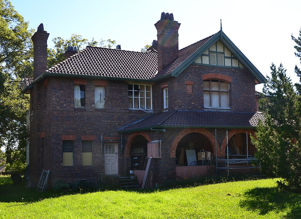 (1)STRATHFIELD_Arts_and_Crafts_house.jpg