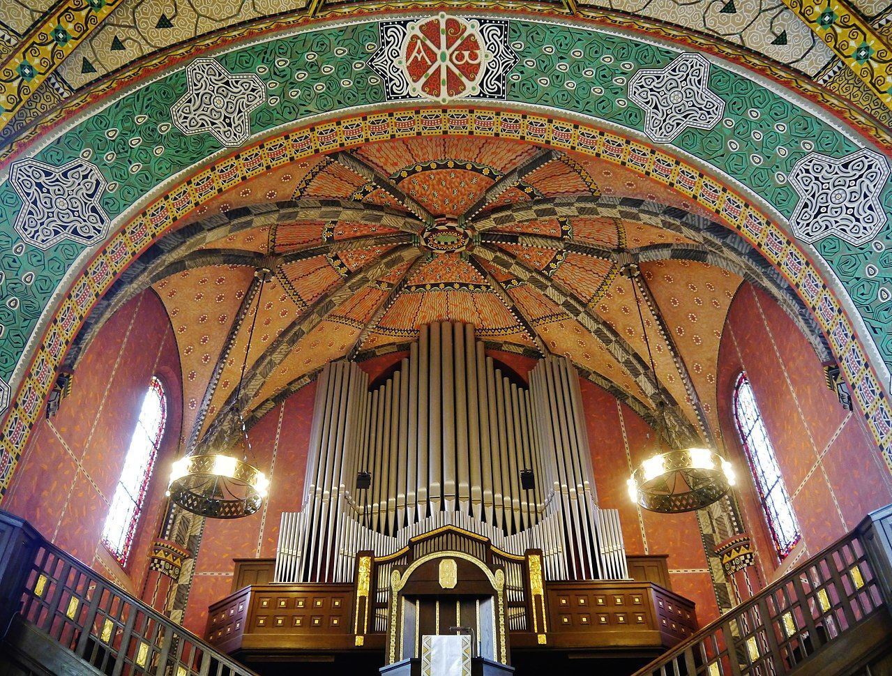 10 кирх1280px-Wiesbaden_Lutherkirche_Innen_Chororgel_4.jpg